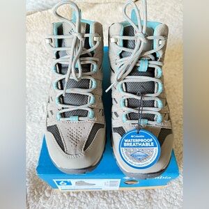 NIB Columbia Women's Crestwood Mid Waterproof Hiking Boot - Size 6.5M